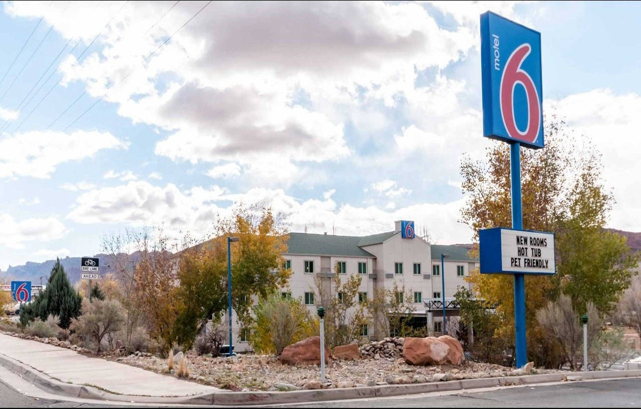Wolfe'S Moab, Adult Only Hotel Экстерьер фото